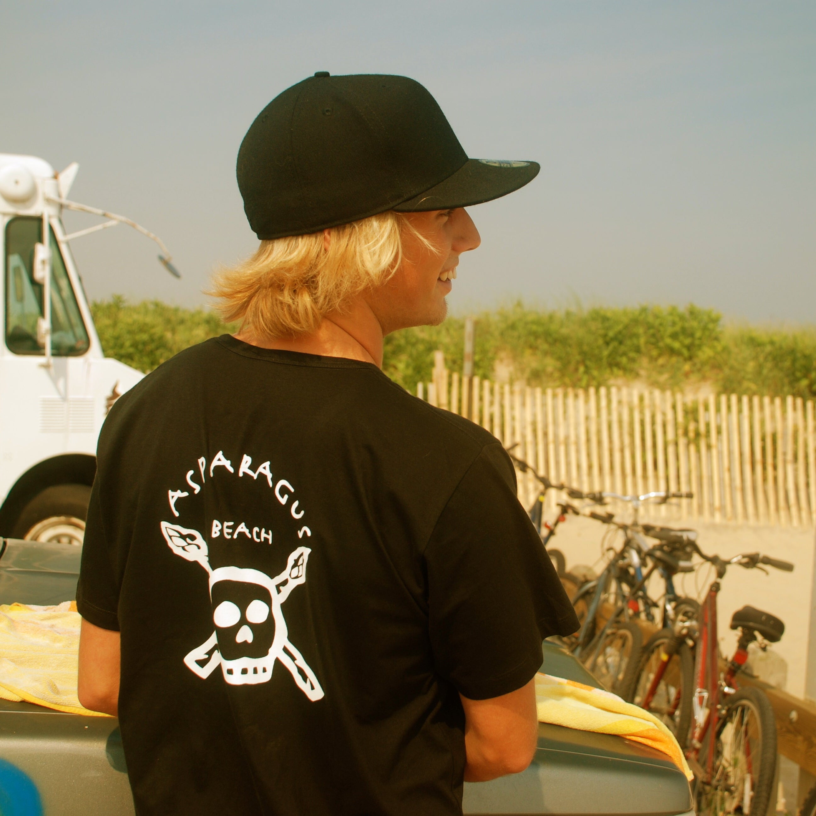 Mens "Skull" Fitted Tee